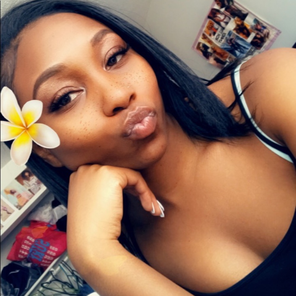 Meet your Posher, Angelique